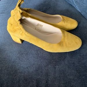 EverLane Yellow Suede Pump Sz  8 1/2